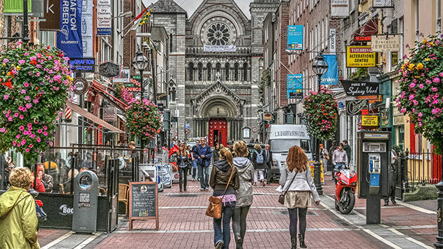Belebte Einkaufsstrasse Grafton Street in Dublin